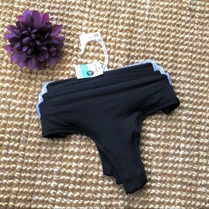 New 3-pack Super Stretch Thongs